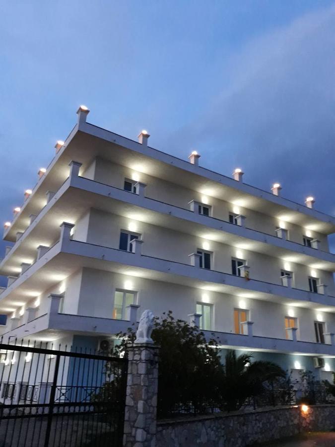 Mihalis Apartments ฮีมาเรอ ภายนอก รูปภาพ