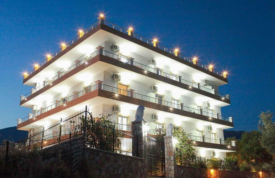 Mihalis Apartments ฮีมาเรอ ภายนอก รูปภาพ